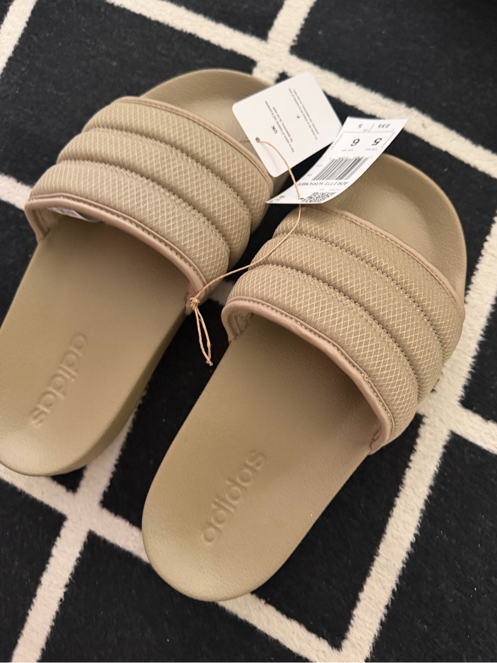 NWT adidas Adilette Tan Slide Sandals with Padded Textured Strap Women’s US 6